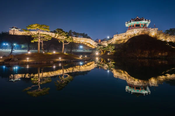 Hwaseong Fortress, Traditional Architecture of Korea in Suwon at — Stock Photo, Image