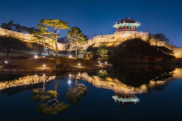 Hwaseong Fortress, Traditional Architecture of Korea in Suwon at — Stock Photo, Image