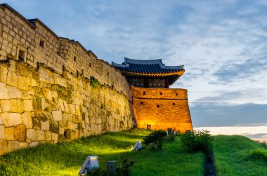 Günbatımında Hwaseong kale Suwon, Güney Kore