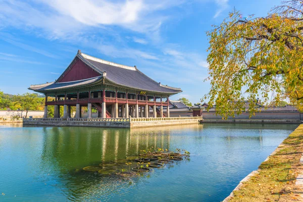 Outono do Palácio Gyeongbokgung em Seul, Coreia . — Fotografia de Stock