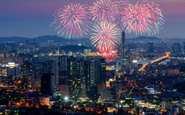 Renkli havai fişek Seoul, Güney Kore.