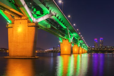 Seul Metro ve Köprüsü'nde Hanriver Seoul, Güney Kore