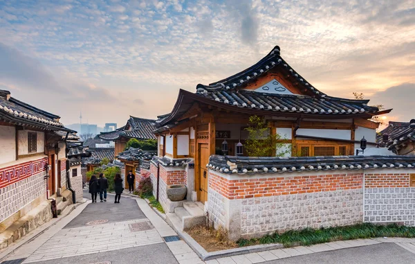 Günbatımı Bukchon Hanok Köyü Seoul, Güney Kore