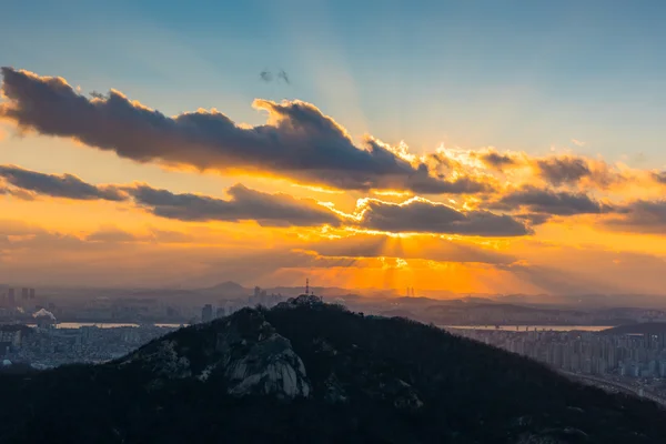 Korea, zachód słońca panoramę miasta Seul. — Zdjęcie stockowe