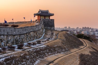 Kore, günbatımında Hwaseong kale Suwon, Güney Kore