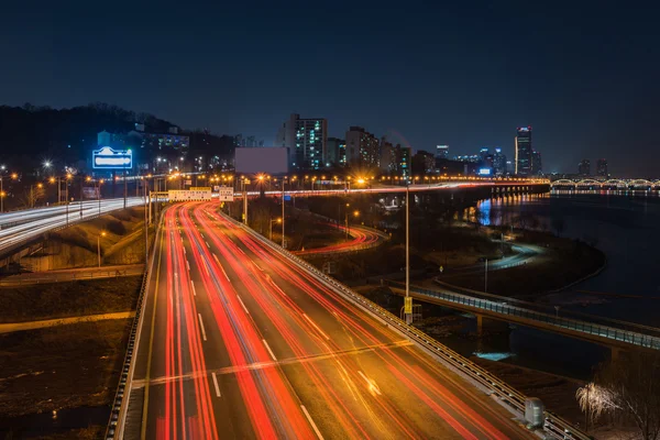 Корея, трафік в Сеулі місто, Seoul Корея skyline вночі — стокове фото