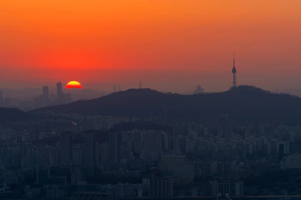 한국, 일몰의 서울 시티 스카이 라인, 대한민국의 최고의 보기 — 스톡 사진