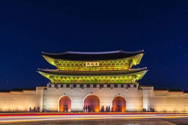 Korea, palác Gyeongbokgung v noci v Soulu, Jižní Korea — Stock fotografie
