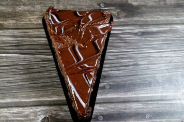 Çikolatalı kremalı pasta, krema, çırpılmış krema ve yumurta beyazı adı verilen geleneksel bir Fransız tatlısıdır. Kalın dolgularla birlikte, pasta hafif ve havalıdır. Yumuşak, ipeksi ve hafif bir hissi vardır.