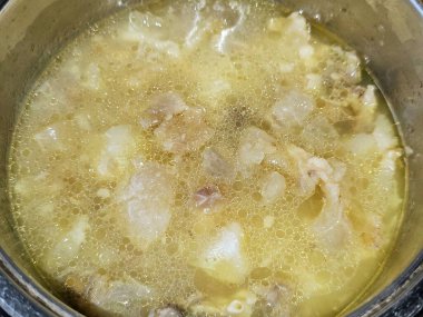 Kemik iliği çorbası, kemik iliği çorbası veya kemik iliği çorbası, suda kaynayan hayvan kemikleri tarafından yapılan, çiğ et kemikleri ve kemik iliğinden hazırlanan besin yoğunluğunda bir sıvıdır.