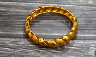 Yaprak gibi desenli bilezik, 21 karat altın, tasarım altın mücevherler, bileklik değerli metal mücevherler, altın fiyat ve değerli konsept.