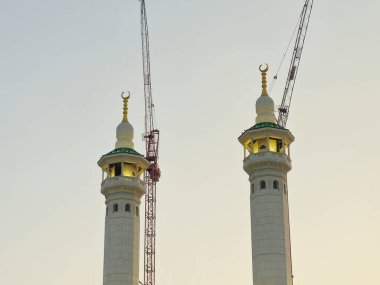 Mekke, Suudi Arabistan, 6 Haziran 2024: Büyük Kutsal Makkah Camii 'nin minareleri, İslam' ın en önemli camii, Mekke 'deki Kabe' nin etrafını sarar.