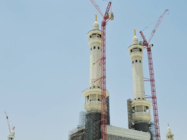 Mekke, Suudi Arabistan, 7 Haziran 2024: Büyük Kutsal Makkah Camii 'nin minareleri, İslam' ın en önemli camii, Mekke 'deki Kabe' nin etrafını sarar.