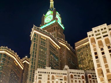 Mekke, Suudi Arabistan, 7 Haziran 2024: Saat Kuleleri 'nin ayrıntıları, Mekke' deki yedi gökdelen otelinin devlete ait bir kompleksi, hacılara yardım amaçlı Kral AbdulAziz Bağış Projesi 'nin bir parçası.