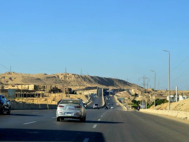 Giza, Mısır, 7 Kasım 2025: Mısır 'ın Giza şehrindeki sokaklar, Nil Nehri' nin batı kıyısında, Kahire 'nin güneybatısında ve Kahire Büyükşehir bölgesinin bir kısmında yer almaktadır.