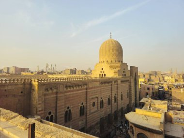 Kahire, Mısır, 22 Kasım 2025: Kahire, Mısır 'da Bab Zuwayla' nın yanına kurulmuş olan Sultan el-Mu 'ayyad ad ad-ı Shaykh' ın yönetimi altındaki bir cami.