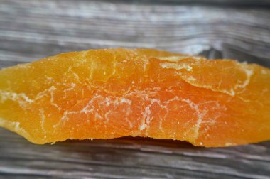 Kurutulmuş kavun, kurutulmuş meyve, taze meyvelerin çoğu, doğal ya da yapay yöntemlerle, meyvelerin besinlerini, liflerini ve şekerlerini saklayarak, su içeriklerinin çoğunu çıkarttıran taze meyvelerdir.