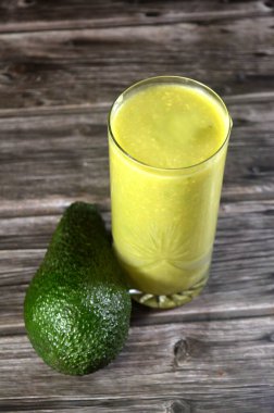 avokado smoothie, besin yoğunluğu yüksek bir meyve, botanik olarak büyük bir meyve, kremsi dokusuyla bilinir, sağlıklı yağlar öncelikli olarak mononsatürasyon, lif, vitaminler ve mineraller