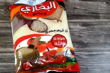 Kahire, Mısır, 19 Şubat 2026: Al Bokhari beyaz pirinci, değirmenli pirinç, kabuğu, kepeği ve mikrobu çıkarıldı, tohumlar parlak, beyaz, parlak görünümlü, kısa tahıllı pirinçli.