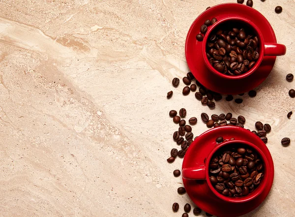 Dwa czerwone kubki kawy — Zdjęcie stockowe