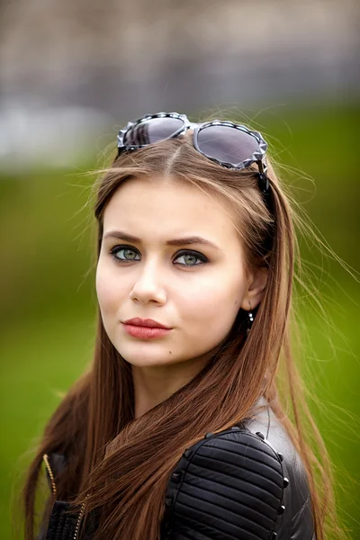 Mulher bonita jovem — Fotografia de Stock