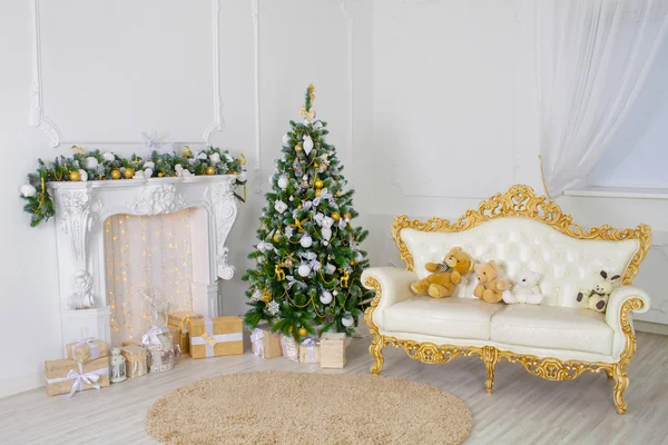 Noel için dekore edilmiş güzel bir oturma odası..