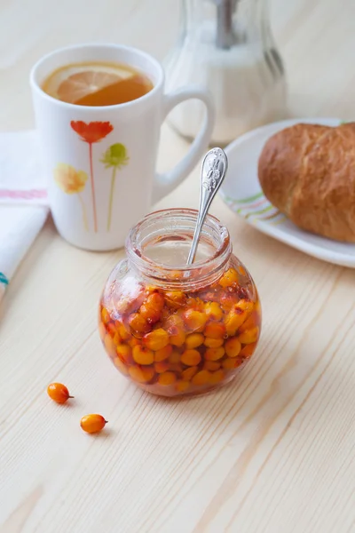 Deniz cehri reçel kavanoz içinde. Lezzetli ve sağlıklı.