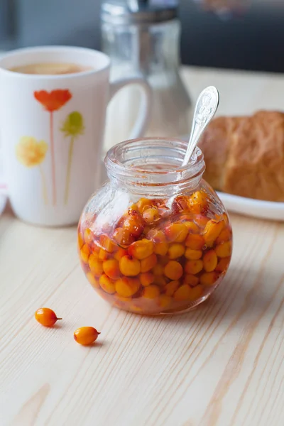 Deniz cehri reçel kavanoz içinde. Lezzetli ve sağlıklı.