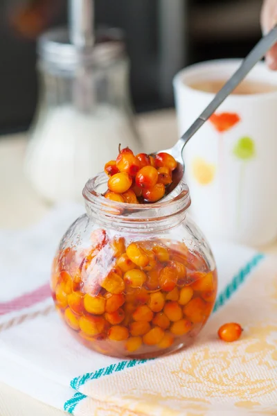 Deniz cehri reçel kavanoz içinde.