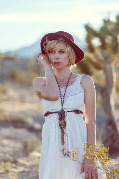 Gyönyörű Cseh lány sivatagban — Stock Fotó
