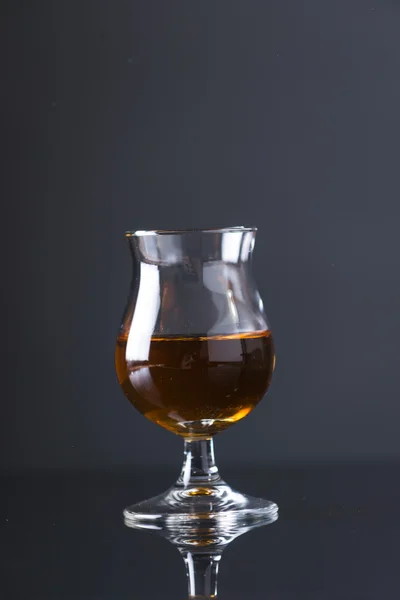 Snifter para beber whisky de — Foto de Stock