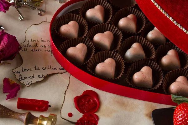 Изысканный шоколад на День Святого Валентина — стоковое фото