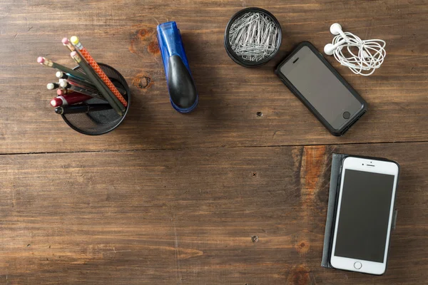 Configuração de mesa de escritório profissional jovem — Fotografia de Stock