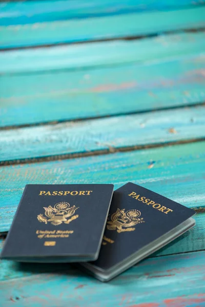 Americké pasy na problémové modré pozadí — Stock fotografie