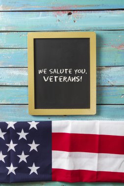 Gaziler günü tebeşir işareti üzerinde ahşap arka plan