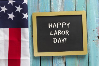 İşçi Bayramı tebeşir işareti mavi ahşap arka plan üzerinde