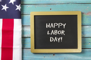 İşçi Bayramı tebeşir işareti mavi ahşap arka plan üzerinde