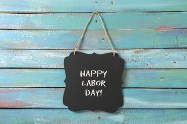 İşçi Bayramı tebeşir işareti üzerinde ahşap arka plan