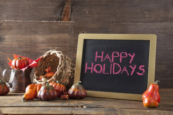 Happy Holidays geschreven In rood krijt op zwarte schoolbord CHTERGRO — Stockfoto