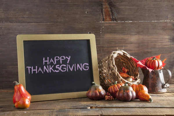 Happy Thanksgiving Written In Purple Chalk On Black Chalkboard B — Stock Photo, Image
