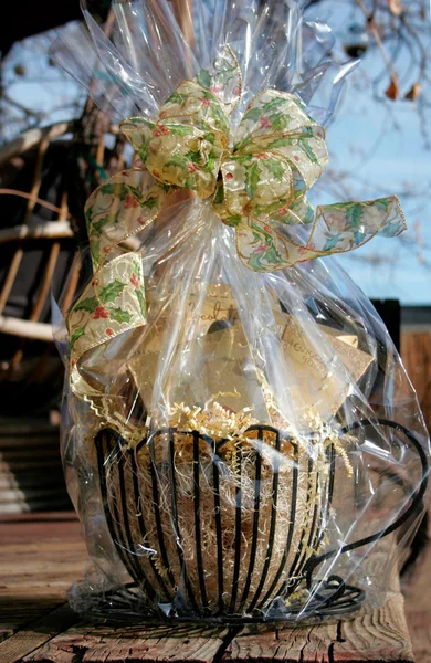 Gift basket on wood table — Stock Photo, Image