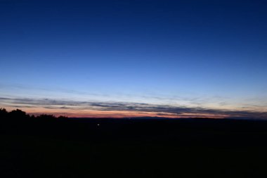 Güzel gün batımı gökyüzü bulutlu