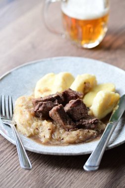 Patatesli domuz güveci.