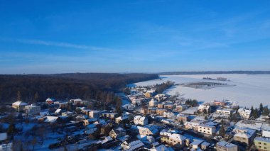 Kışın insansız hava aracından Zentzice şehrine manzara