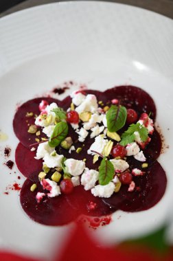 Klasik mezbaha özelliklerini vurgulayan Çek mutfağı konsepti, zanaatkar şarküteri ve geleneksel et hazırlama.