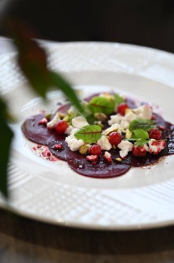 Klasik mezbaha özelliklerini vurgulayan Çek mutfağı konsepti, zanaatkar şarküteri ve geleneksel et hazırlama.