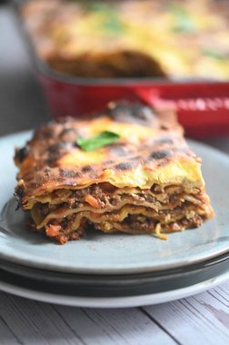 Tabakta lezzetli lazanya