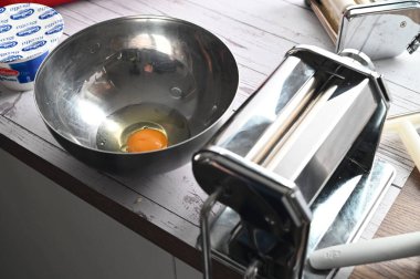 Yemek ve mutfak konsepti. Mutfakta yemek malzemeleri var.