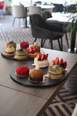 Böğürtlenli ve fındıklı.