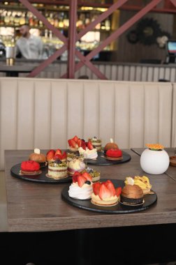 Masada lezzetli bir pasta var.